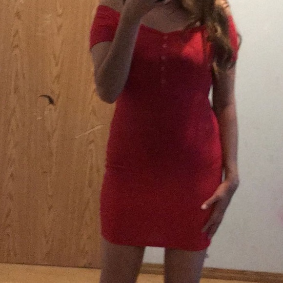 Red dress - Picture 2 of 2